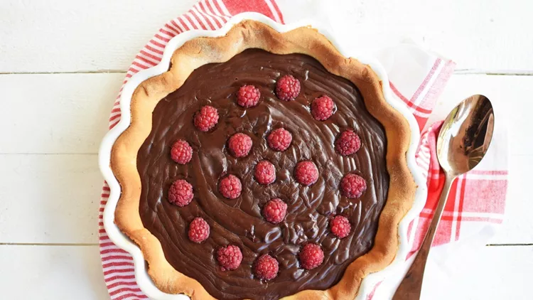 tart-recipe-salted-chocolate-nutella-praline-hazelnut-raspberries-food-styling-cool-artisan-3