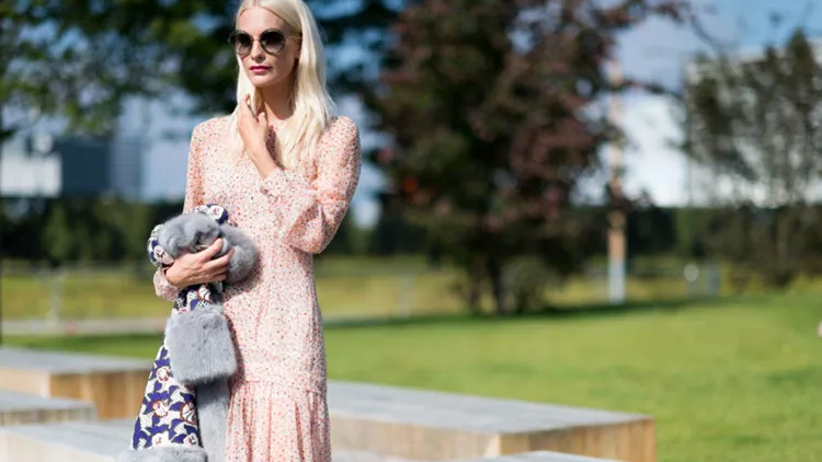 fall-dresses-boho-maxi-dress-carwash-pleats-florals-mix-prints-fur-poppy-delevingne-lfw-street-style-elle.com_