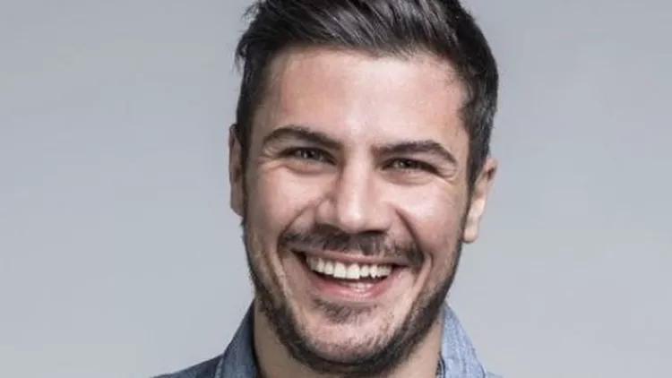 Άκης Πετρετζίκης