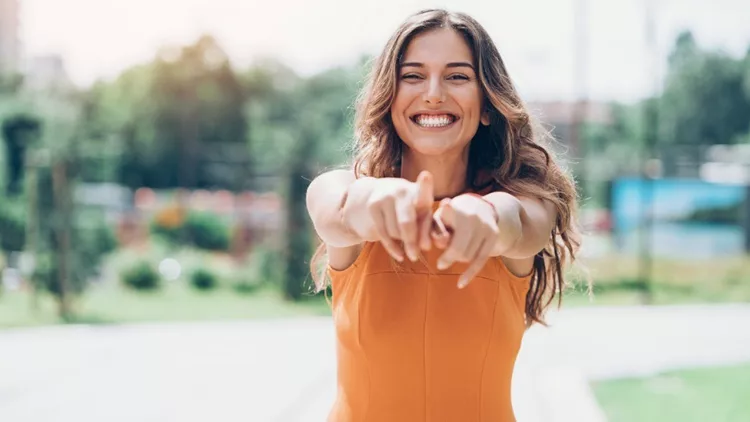 playful-beauty-picture-id886858224