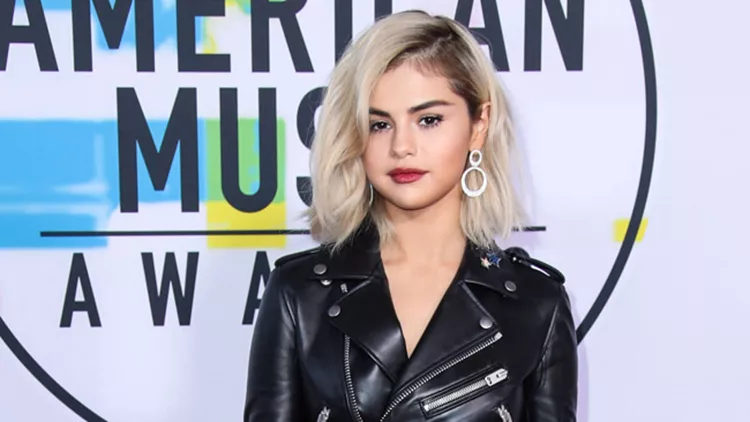 Selena Gomez wearing Coach with Roberto Coin jewelry arrives at the 2017 American Music Awards