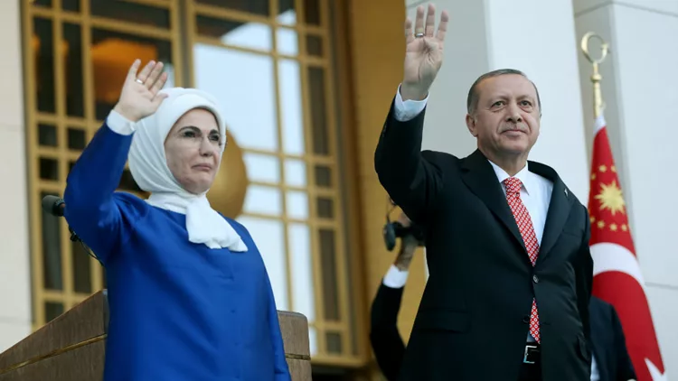 Emine Erdoğan: Ποια είναι η δυναμική πρώτη κυρία δίπλα στον Recep Tayyip;
