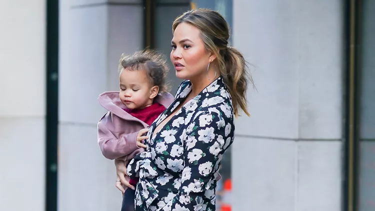 chrissy-teigen-slide