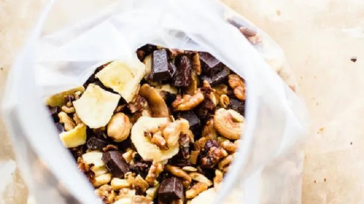 chunky-monkey-paleo-trail-mix--600x600