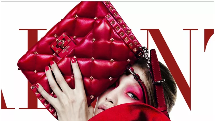 H Gigi Hadid μοιάζει πραγματικά αγνώριστη στη νέα ανοιξιάτικη καμπάνια του Valentino