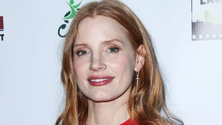 jessica-chastain-kokkino-xroma
