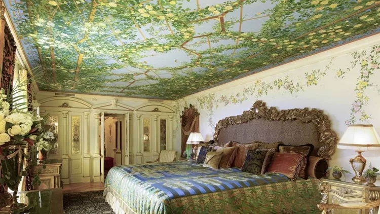 versacemansionvenussuitebedroom-1515089449