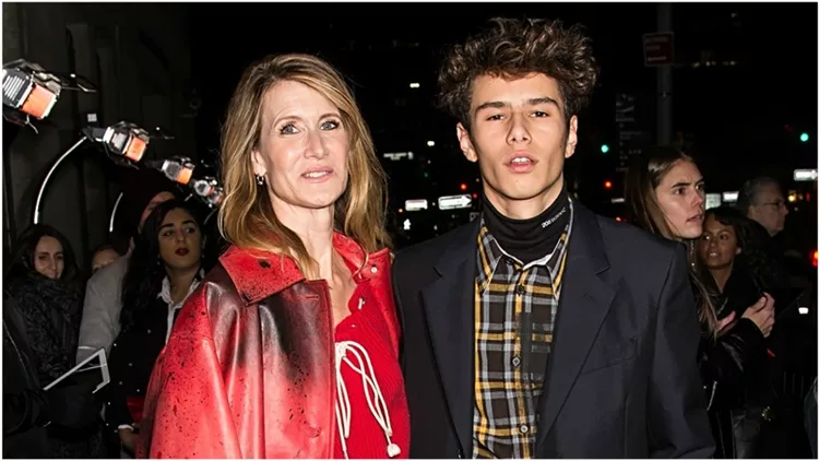 Ο γιος της Laura Dern κάνει τώρα τα πρώτα του βήματα στο χώρο της μόδας