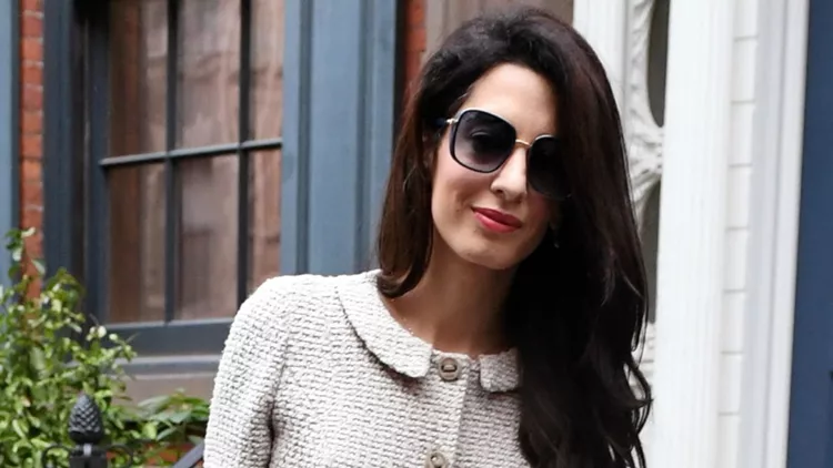 Η Amal Clooney επέστρεψε στη δουλειά με το απόλυτο #girlboss outfit