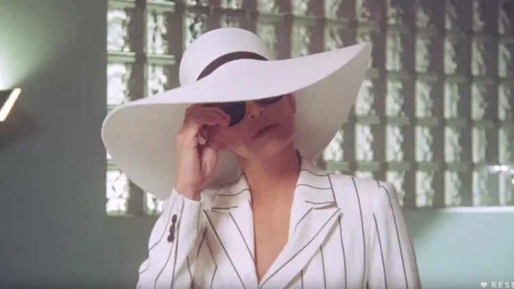 Η Cindy Crawford επιστρέφει στα '80ς μέσα από τη νέα καμπάνια του Reserved που πρωταγωνιστεί
