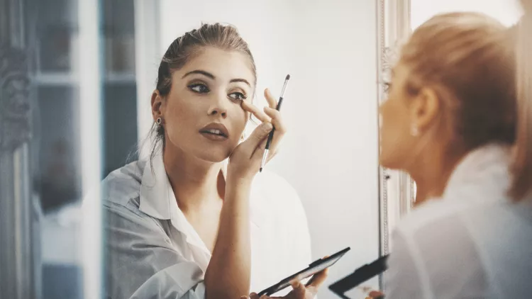 Bit of eye shadow and we're good to go.