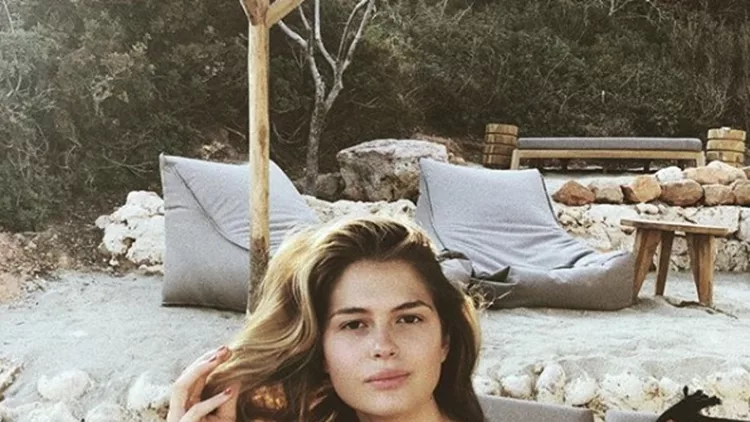 Amalia Kwstopoyloy Ergazetai Kai Diaskedazei Taytoxrona Celebrities Eidhseis
