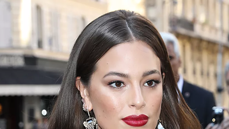 Δεν μπορείς ποτέ να είσαι λάθος με ένα κόκκινο κραγιόν, και η Ashley Graham το γνωρίζει καλά