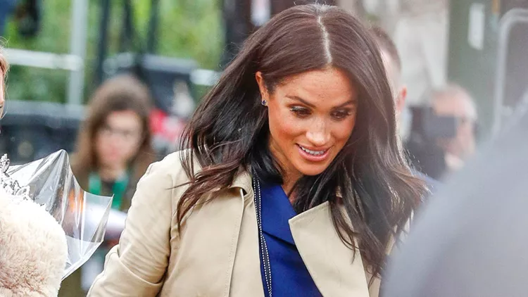 Prince Harry and Meghan Markle meet their adoring fans near Melbourne's Government House