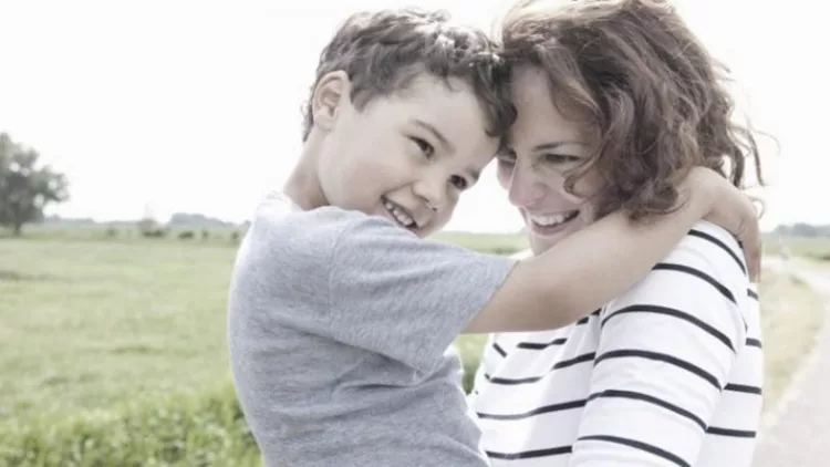 ta-4-stoixeia-pou-einai-simantiko-na-emperiexei-i-agapi-mas-768x480