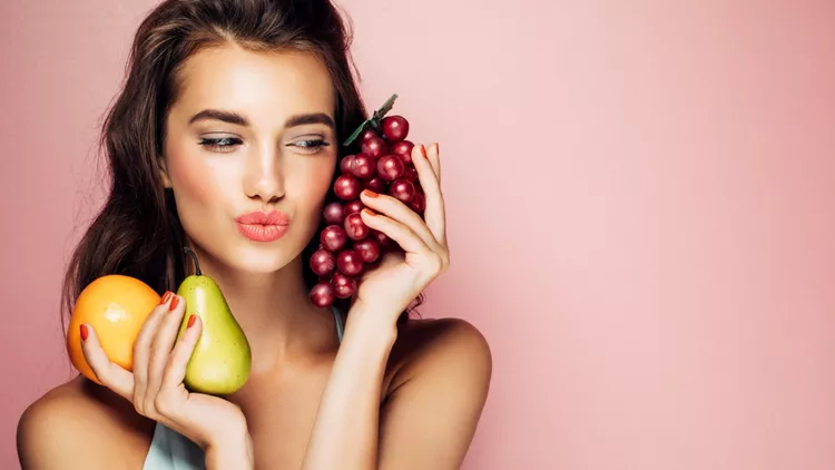 Woman holding fruits