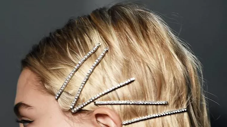 rs_634x1024-180215112132-634-Hailey-Baldwin-Zadig-Voltaire-Hair-CLips.jl.021518