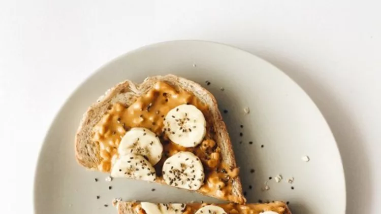 peanut-butter-with-banana-toast-for-breakfast-picture-id1054289824-600x600