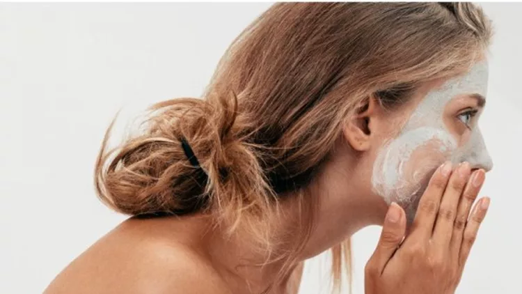 woman-taking-care-of-her-facial-skin-picture-id639361218-600x600