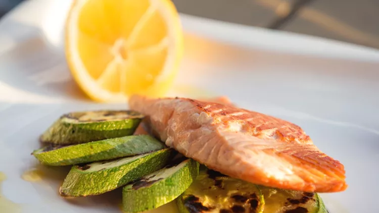 Grilled salmon with zucchini
