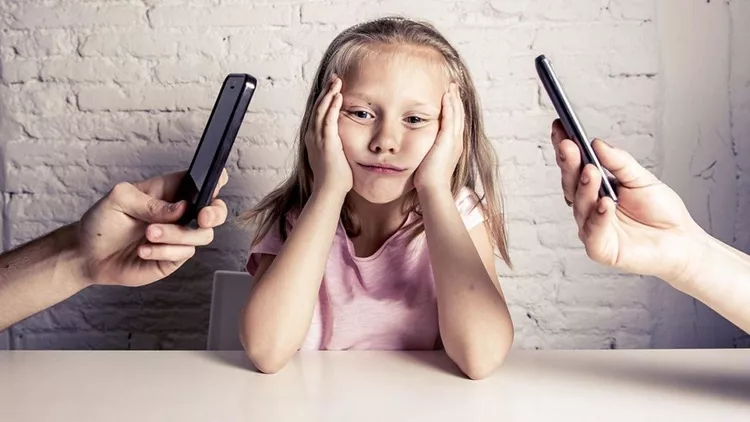 Τα παιδιά μας δεν χρειάζονται εφαρμογές, αλλά αγκαλιές