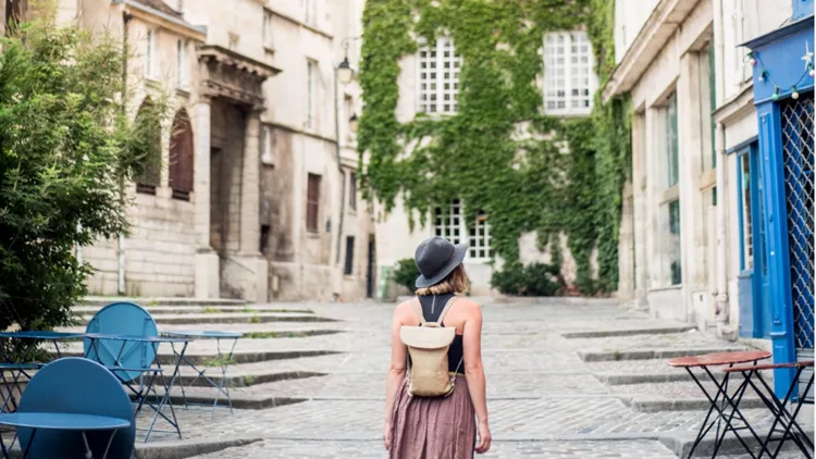 exploring-the-empty-streets-of-paris-france-picture-id927194724 (1)