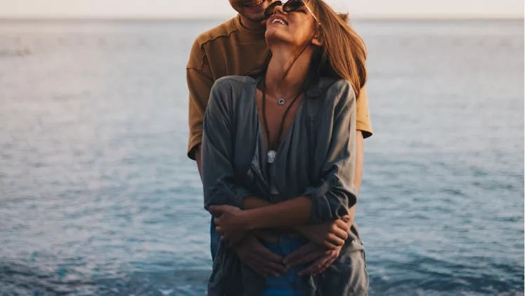 millennial-couple-enjoying-spring-picnic-by-the-beach-picture-id940674076