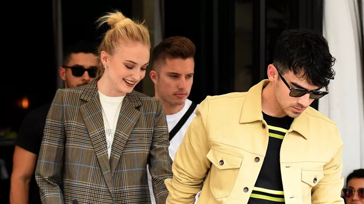 Joe Jonas Sophie Turner and Nick Jonas shopping in Paris