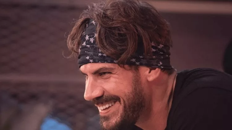 Άκης Πετρετζίκης