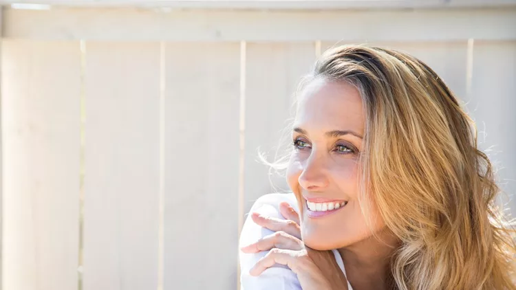 smiling woman of 40 years