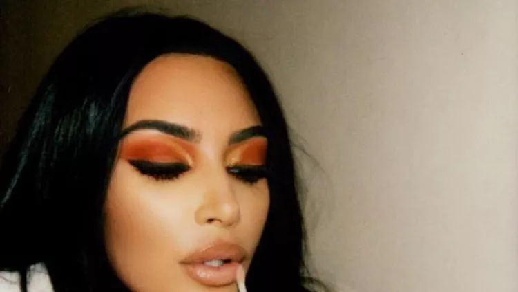 πορτοκαλί σκιά Kim Kardashian