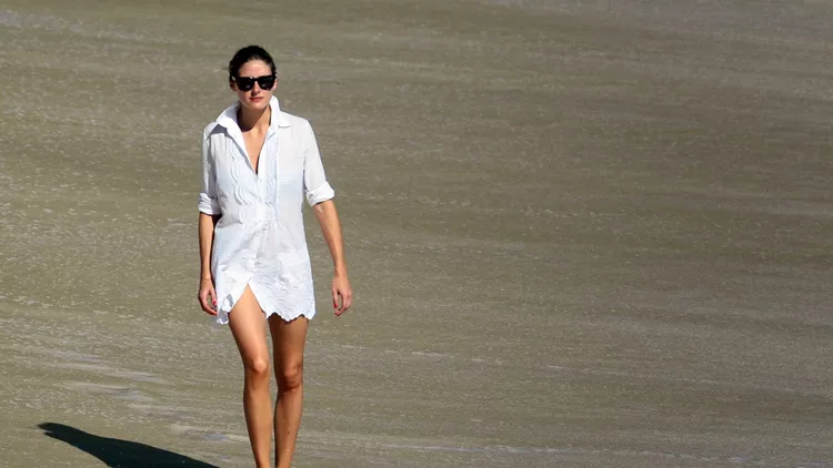 Olivia Palermo and Johannes Huebl kissing on the beach in St Bart