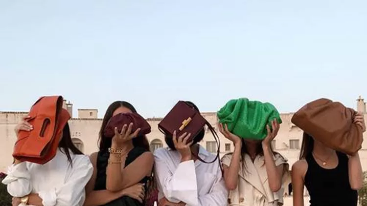 bottega-veneta-clutch-bag-280422-1560858123914-image.500x0c