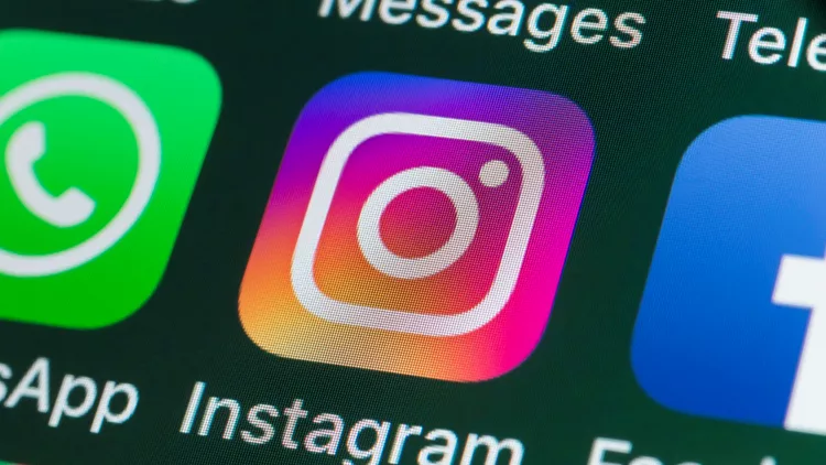 Instagram, WhatsApp, Facebook and other Apps on iPhone screen