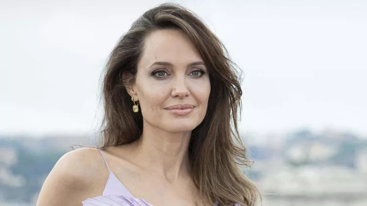 νουντ κραγιον μακ Angelina Jolie