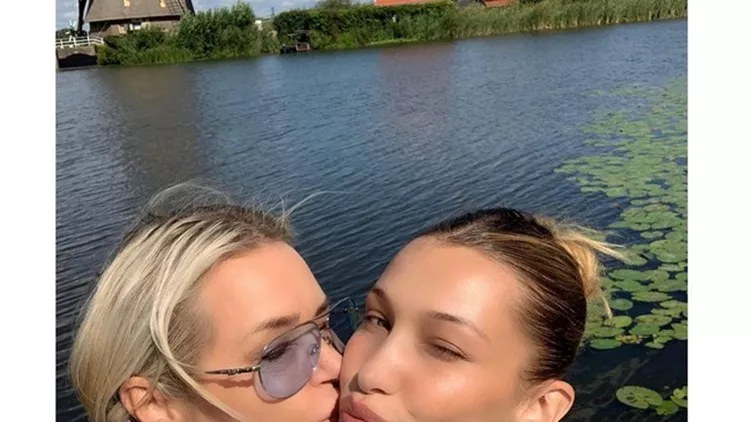 Yolanda Hadid - Bella Hadid (1)