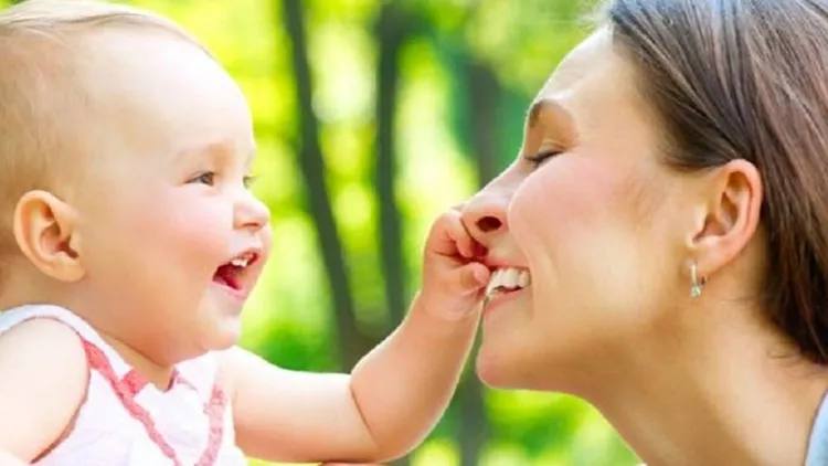 Τα μωρά μας χαμογελούν για να τους χαμογελάσουμε κι εμείς