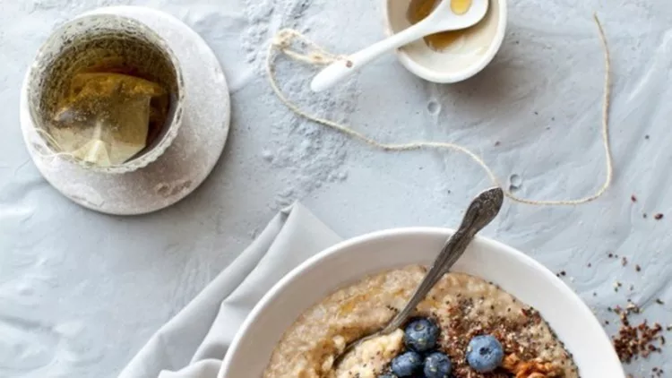 oat-porridge-with-fresh-fruits-picture-id926515022