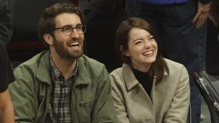 Actress Emma Stone And Her New Boyfriend Dave McCary Joke With Golden State Warrior Klay Thompson As They Sit Courtside At The Los Angeles Clippers Vs The Golden State Warriors Game At The Staples Center In Los Angeles, Ca