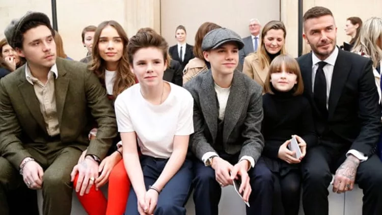 Victoria-Beckham-show-harper-beckham-brooklyn-beckham-rexfeatures_10107639m-696x503