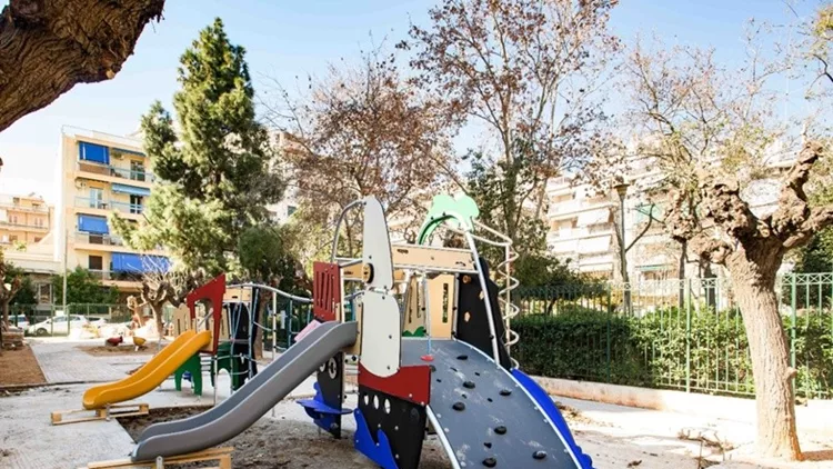 Ανακαινίζονται πλήρως 19 παιδικές χαρές από τον δήμο Αθηναίων