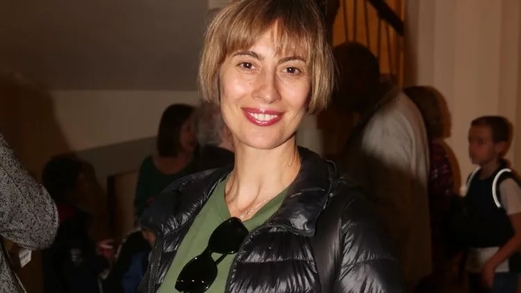 otan-vlepo-tin-anna-na-kathetai-sto-grafeiaki-tis-i-proti-fotografia-tis-koris-tis-viky-volioti.col-8