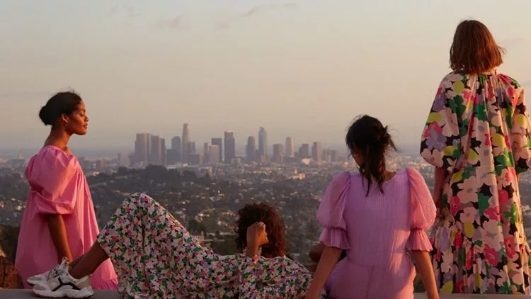 c776d1e00bc04686a8c2a99b0d81da82