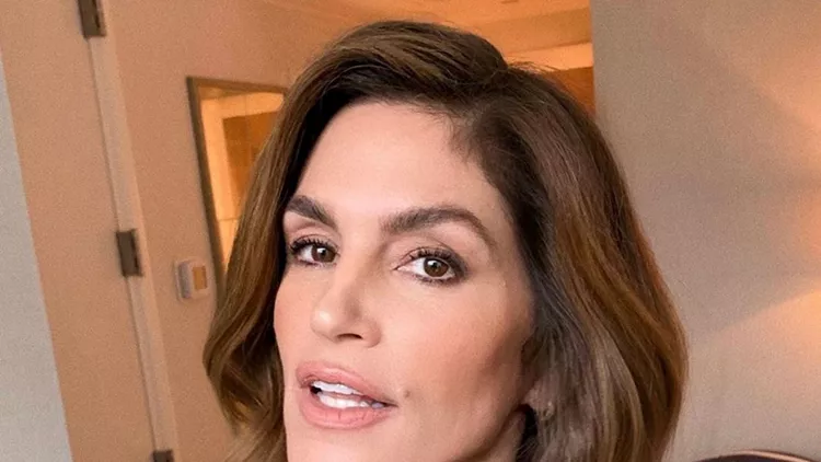 cindycrawford_74597986_2443126799295412_3123739196888287546_n