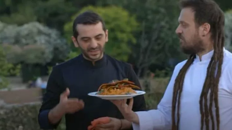 o-leonidas-koutsopoulos-mageirevei-balotina-pagolino-kai-zele-nyxteridas-gia-ton-foivo-delivoria.col-8