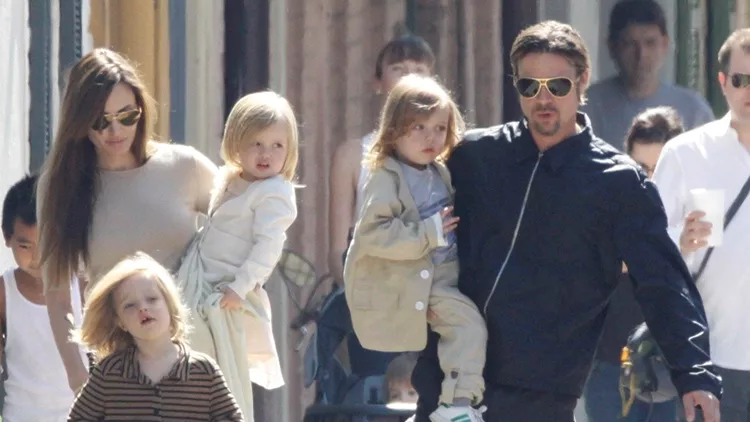 Brad Pitt and Angelina Jolie go for a walk with their six children Maddox, Pax, Zahara, Shiloh, Knox, and Vivienne in their neighborhood in New Orleans, LA,