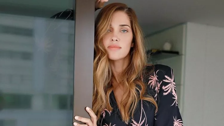 Ana Beatriz Barros