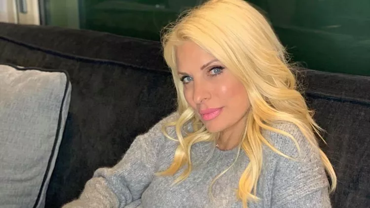 Elenh Menegakh H Oikogeneia Ths Paroysiastrias Apekthse Celebrities Eidhseis