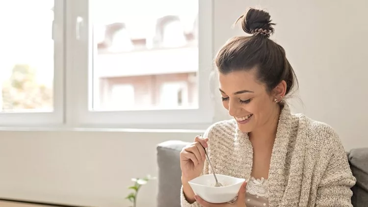 Woman eating an oatmeal