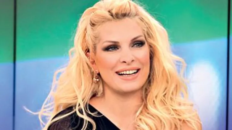 eleni_menegaki_hello